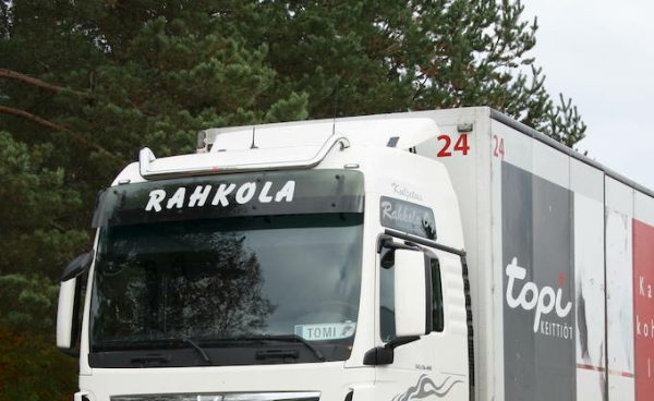 Kuvassa Lisävaloteline katolle MAN TGX 2014-