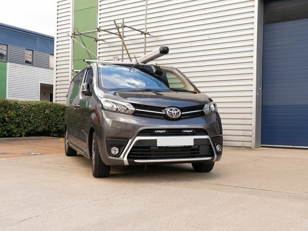 Kuvassa Lisävalopaketti puskuriin Toyota Proace 2016- Linear-sarjan valoilla