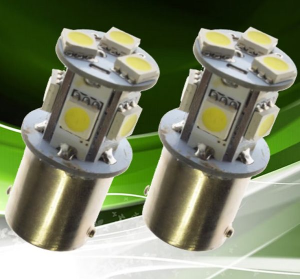 Kuvassa LED-Polttimopari BA15s, 24V