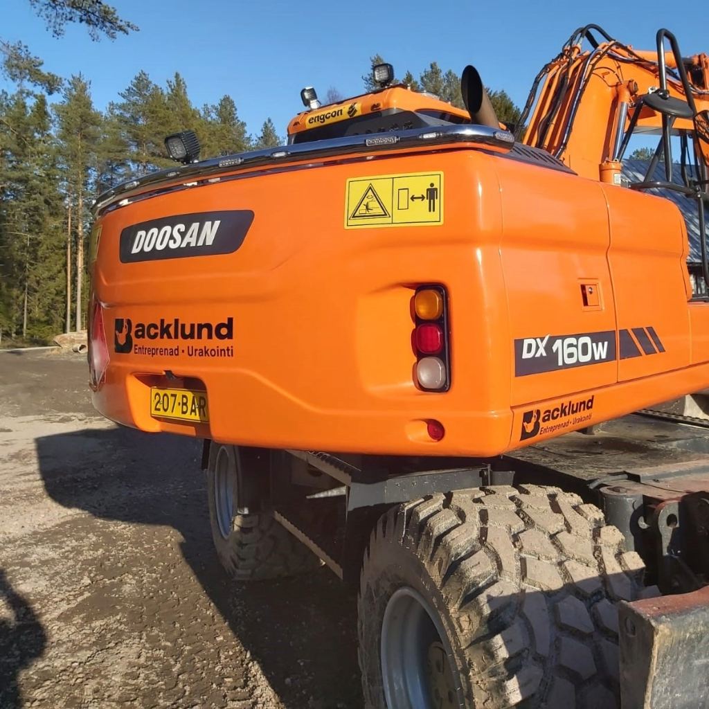 Lisävaloteline taakse / peräpuntin päälle Doosan DX160W - Image 2
