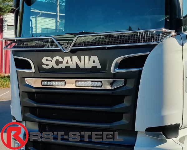 Kuvassa Lazer Grille Kit Scania R 2010-2016, ST8 Evolution lisävaloilla