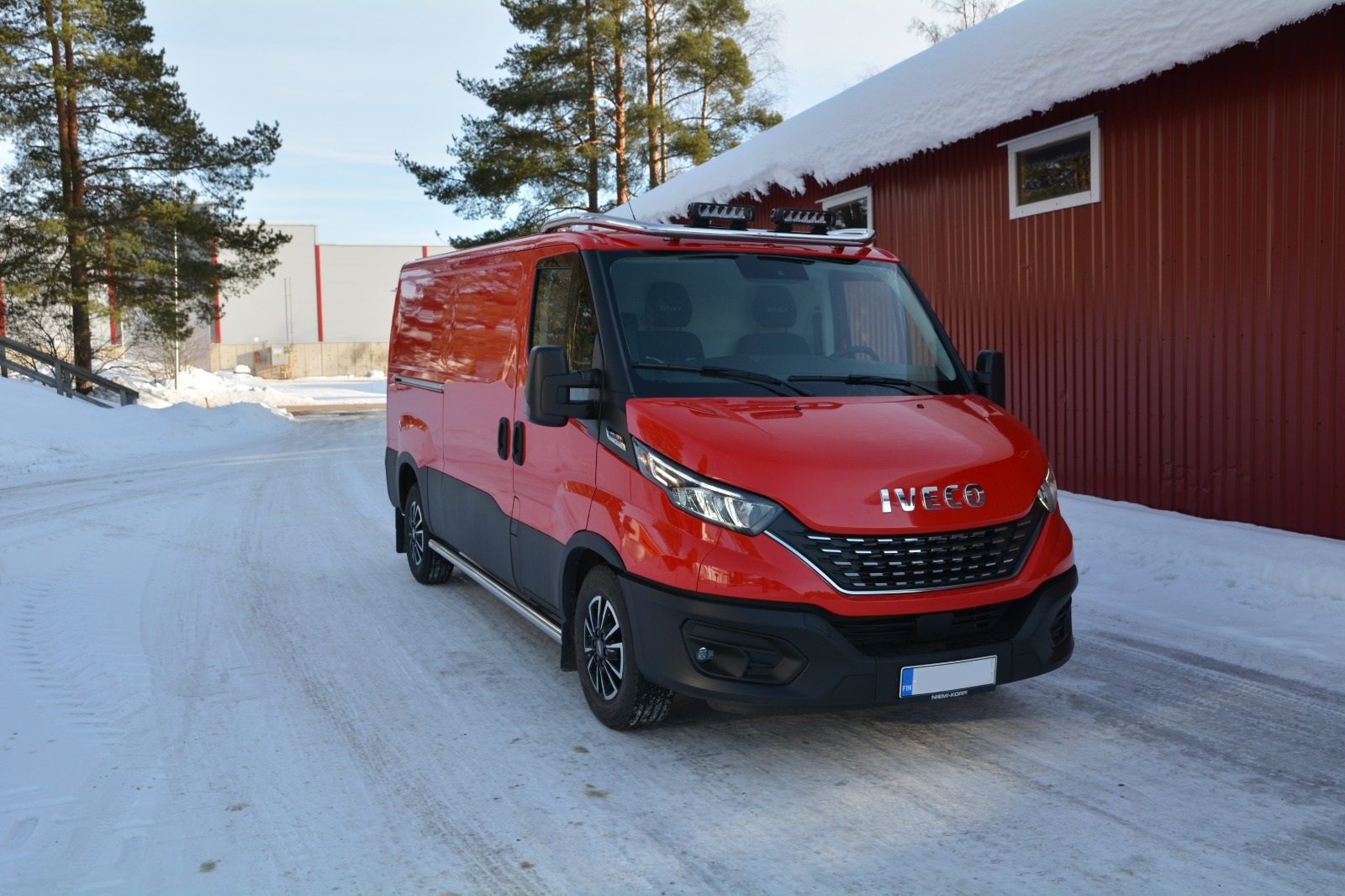 Kuvassa Lisävaloteline katolle Iveco Daily 2019-, H1 malleihin