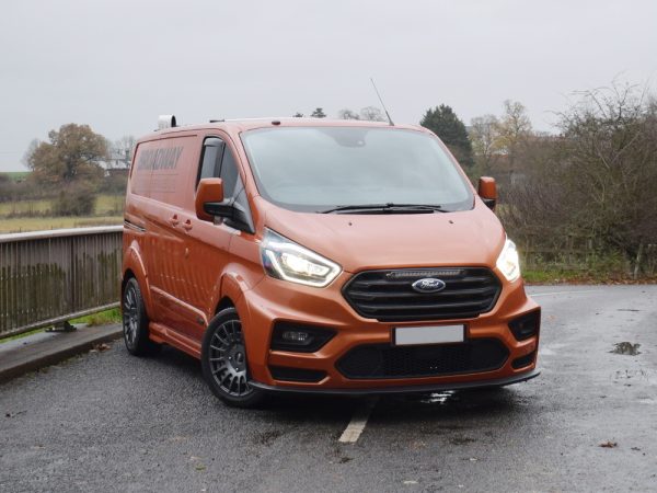 Kuvassa Lazer Grille Kit Ford Transit Custom/ Tourneo 2018-, Linear 18 Elite