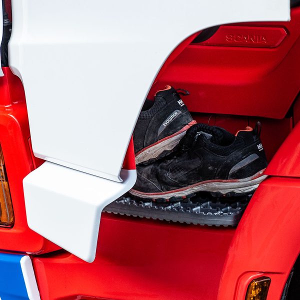 Kuvassa Ovenjatkepala pari Scania NextGen 2017-, P-ohjaamo