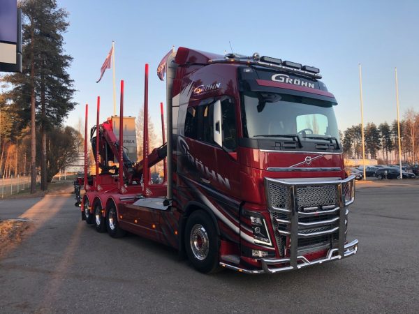 Kuuvassa Karjapuskuri Freeway Volvo FH4, Korkea maavara, Maalattu