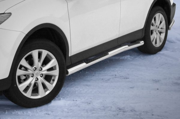 Kuvassa STEELER Kylkiputket askelmilla Toyota RAV4 2013-