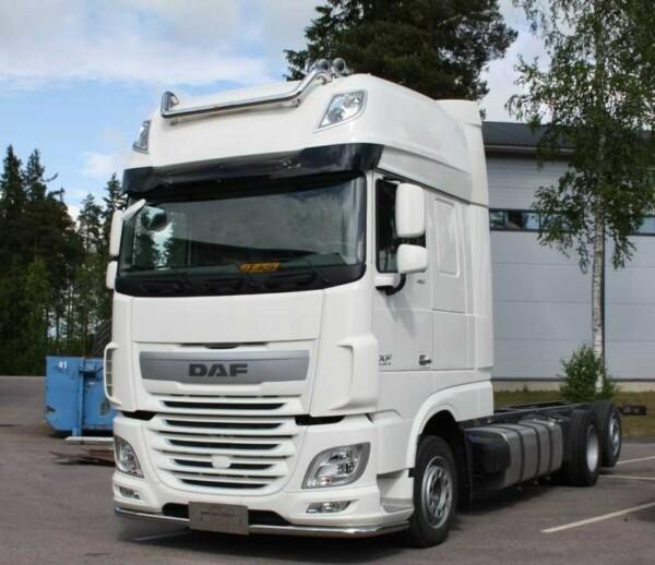 Kuvassa Etuhelmaputki 2-osainen DAF XF 106