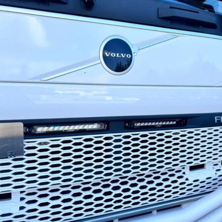 Lisävalopaketti Volvo FH 2021- Lazer linear 12 lisävaloilla