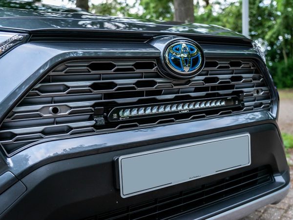 Kuvassa Lazer Grille Kit Toyota RAV4 Hyprid 2019- Linear 18 valoilla