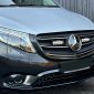 Kuvassa Lazer Grille Kit MB Vito/Viano 03/2020-, ST4 Evolution lisävaloilla