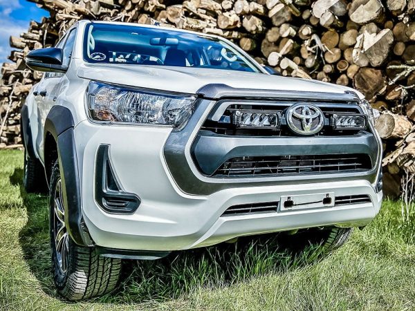 Kuvassa Lazer Grille Kit Toyota Hilux Active / Icon / Invincible 2021-