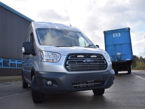 Kuvassa Lazer Grille Kit Ford Transit 2014- ST4 Evolution lisävaloilla
