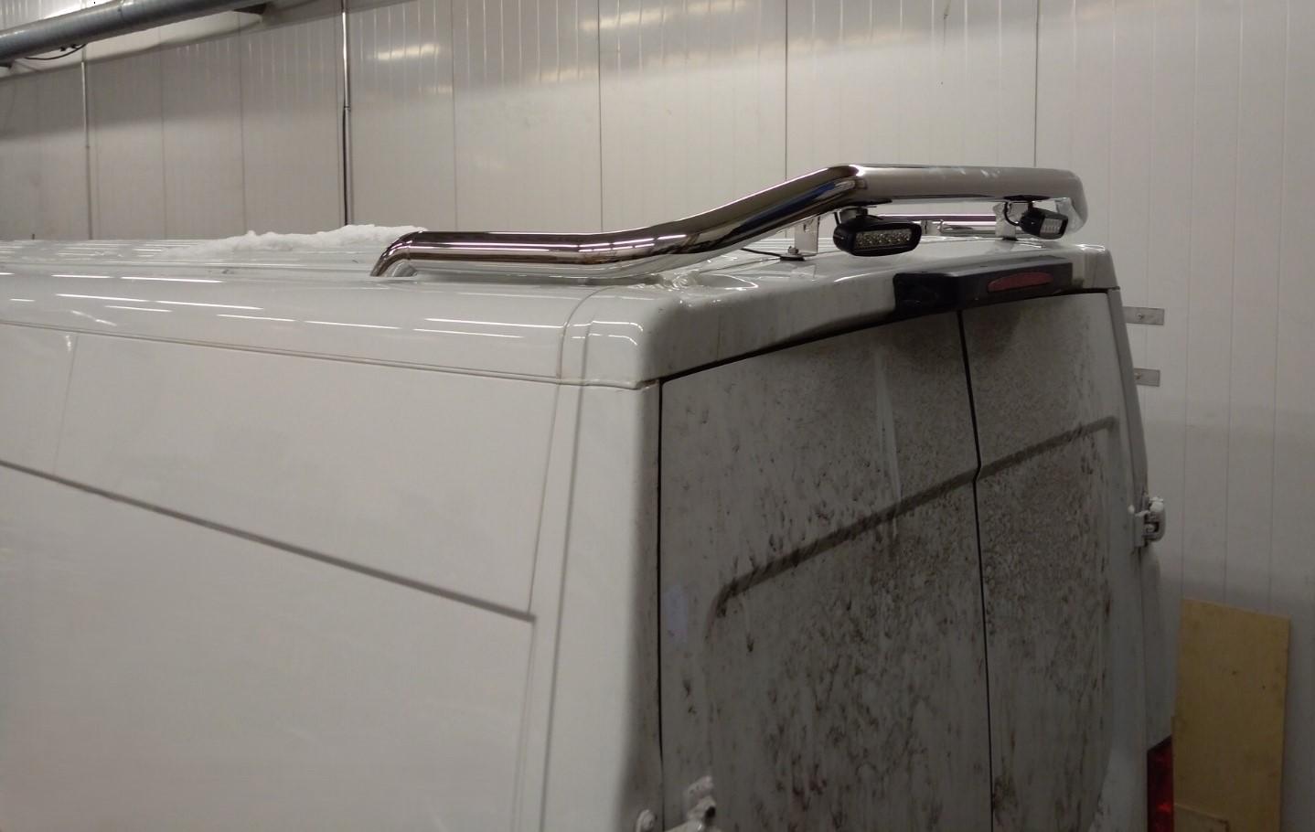 Kuvassa Työvaloteline katolle Iveco Daily 2014-