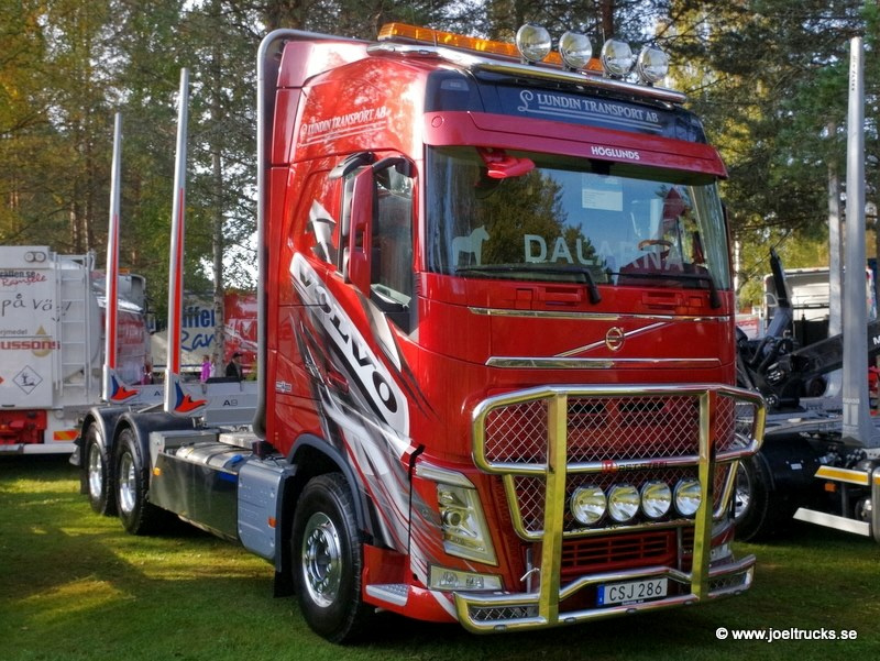 Kuvassa Karjapuskuri Freeway Volvo FH 2021-