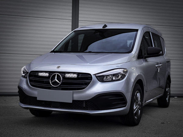 Kuvassa Lazer Grille Kit MB Citan 2022- ST4 Evo lisävaloilla