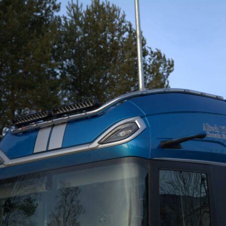 Lisävaloteline katolle sivujatkoilla V12 DAF XG+