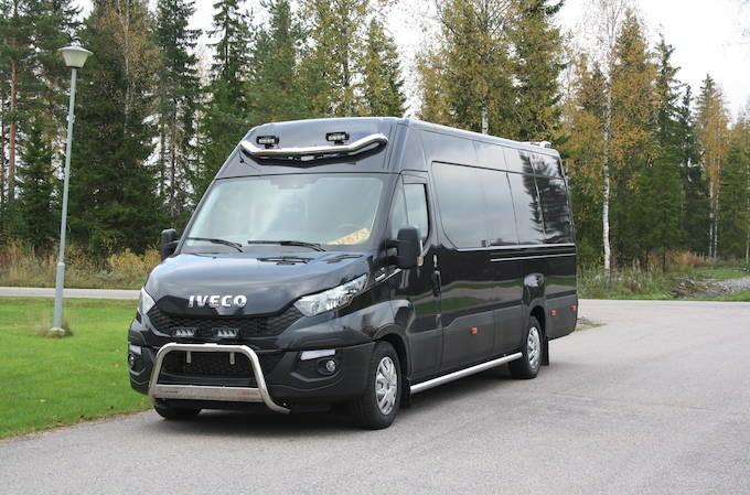 Kuvassa Suorat kylkiputket Iveco Daily 2014-