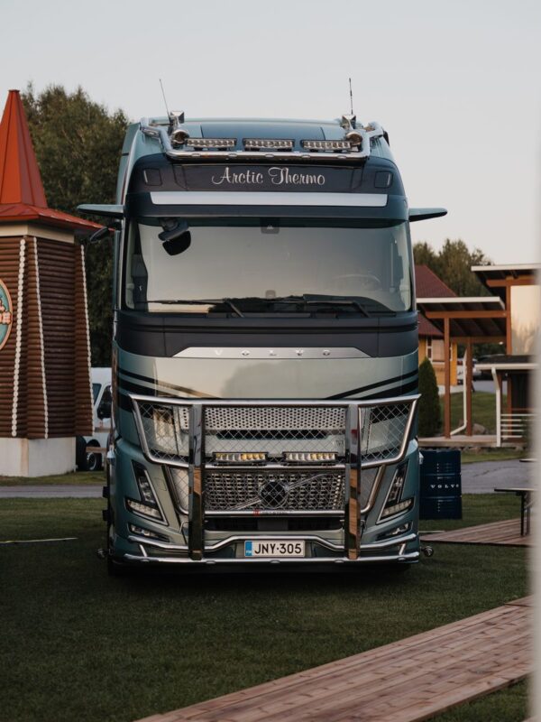 Lisävaloteline katolle jatkoilla Volvo FH4 Globetrotter XL - Image 2