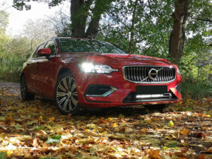 Kuvassa Lisävalopaketti puskuriin Volvo V60/S60 2018- Lazer Linear 18