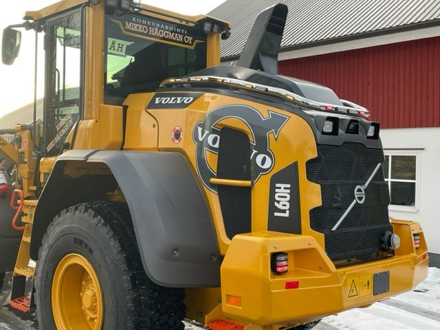 Kuvassa Valoteline konekoppaan Volvo L60H /L90H