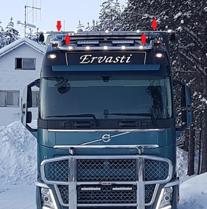 Kuvassa Työvaloteline tuuliohjaimeen Volvo FH4 Globetrotter