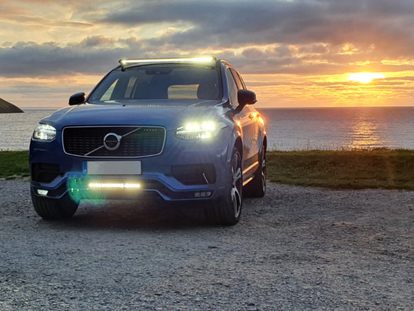 Kuvassa Lisävalopaketti katolle Volvo XC90 2015-, Lazer Linear 42