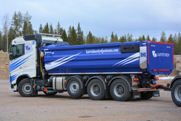 Kuvassa Työvaloteline katolle Volvo FH4/ FH4 New, Normaali hytti