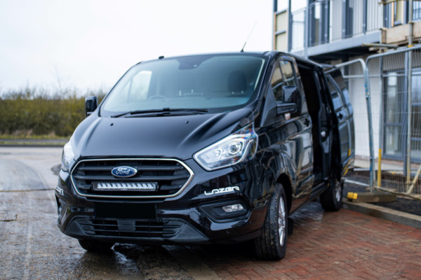 Kuvassa Lisävalopaketti puskuriin Ford Transit Custom 2018-
