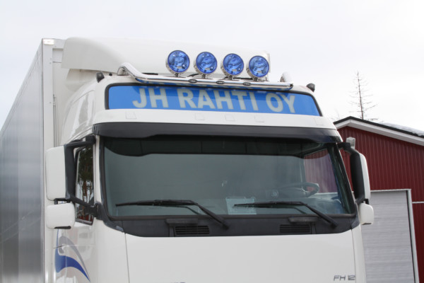 Kuvassa Lisävaloteline Katolle V1.0 Volvo FH3/FM, Globe