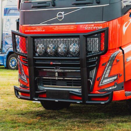 Karjapuskuri Freeway V32 vetopalkilla Volvo FH4-