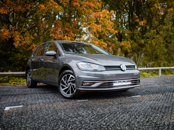 Kuvassa Lisävalopaketti puskuriin VW Golf 2017-, Lazer valoilla