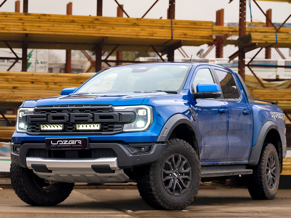 Kuvassa Lazer Grille Kit Ford Ranger Raptor 2023- Triple-R 850 valoilla