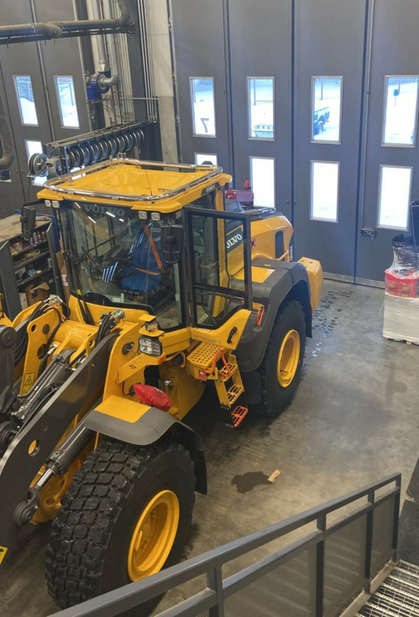 Kuvassa Valoteline katolle Volvo L60-350H pyöräkoneisiin