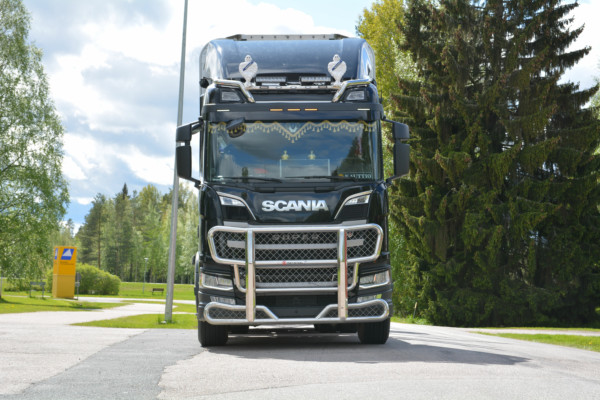Kuvassa Karjapuskuri Freeway Scania NextGen 2017-