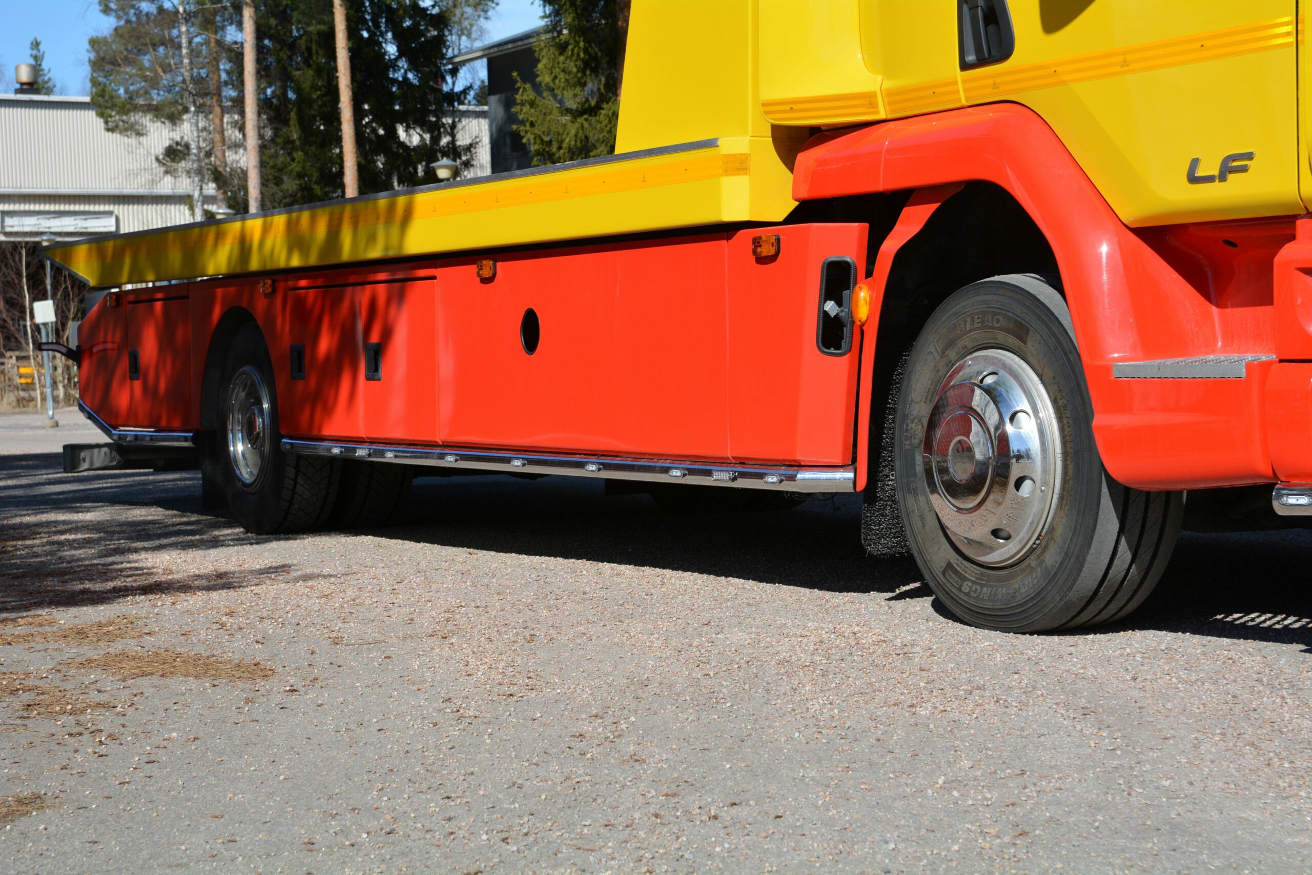 Sivuhelmaputket kuorma-autoihin