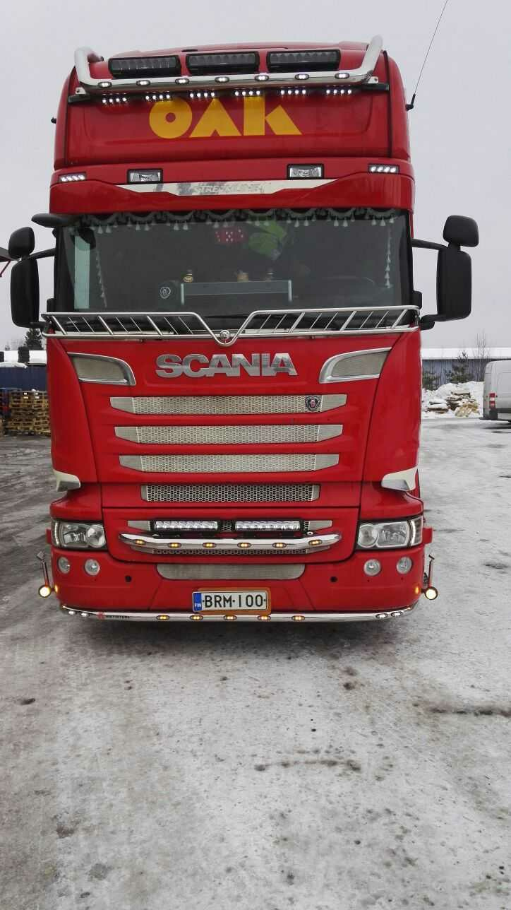 Kuvassa Lisävaloteline maskiin Scania R/G/P/S 2010-2016