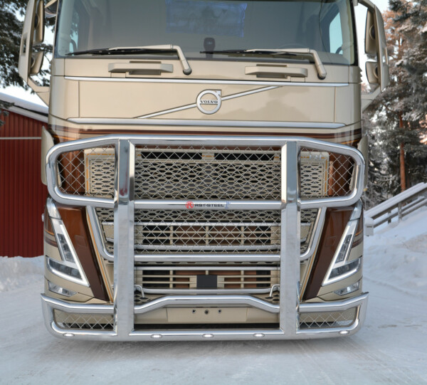 Kuvassa Karjapuskuri Freeway Volvo FH 2021-