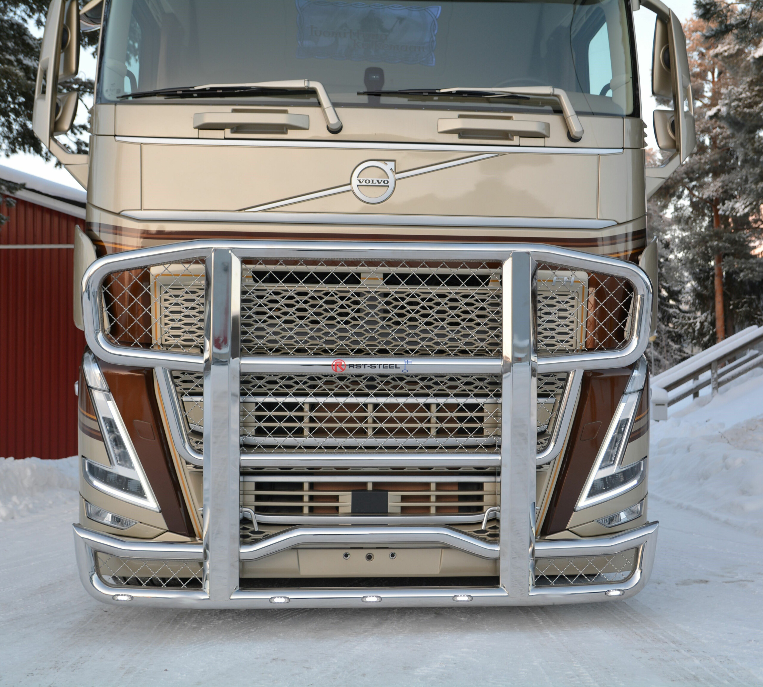 Kuvassa Karjapuskuri Freeway Volvo FH 2021-