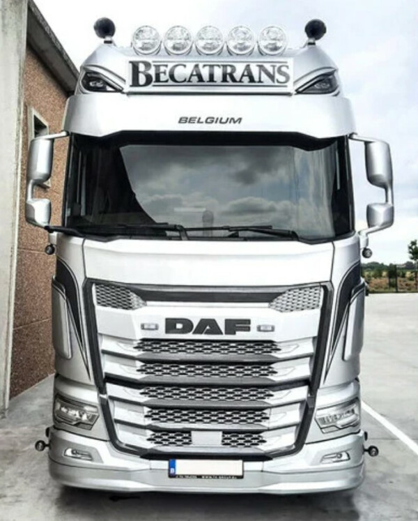 Kuvassa Aurinkolippa DAF NGD XG+ (type 2)