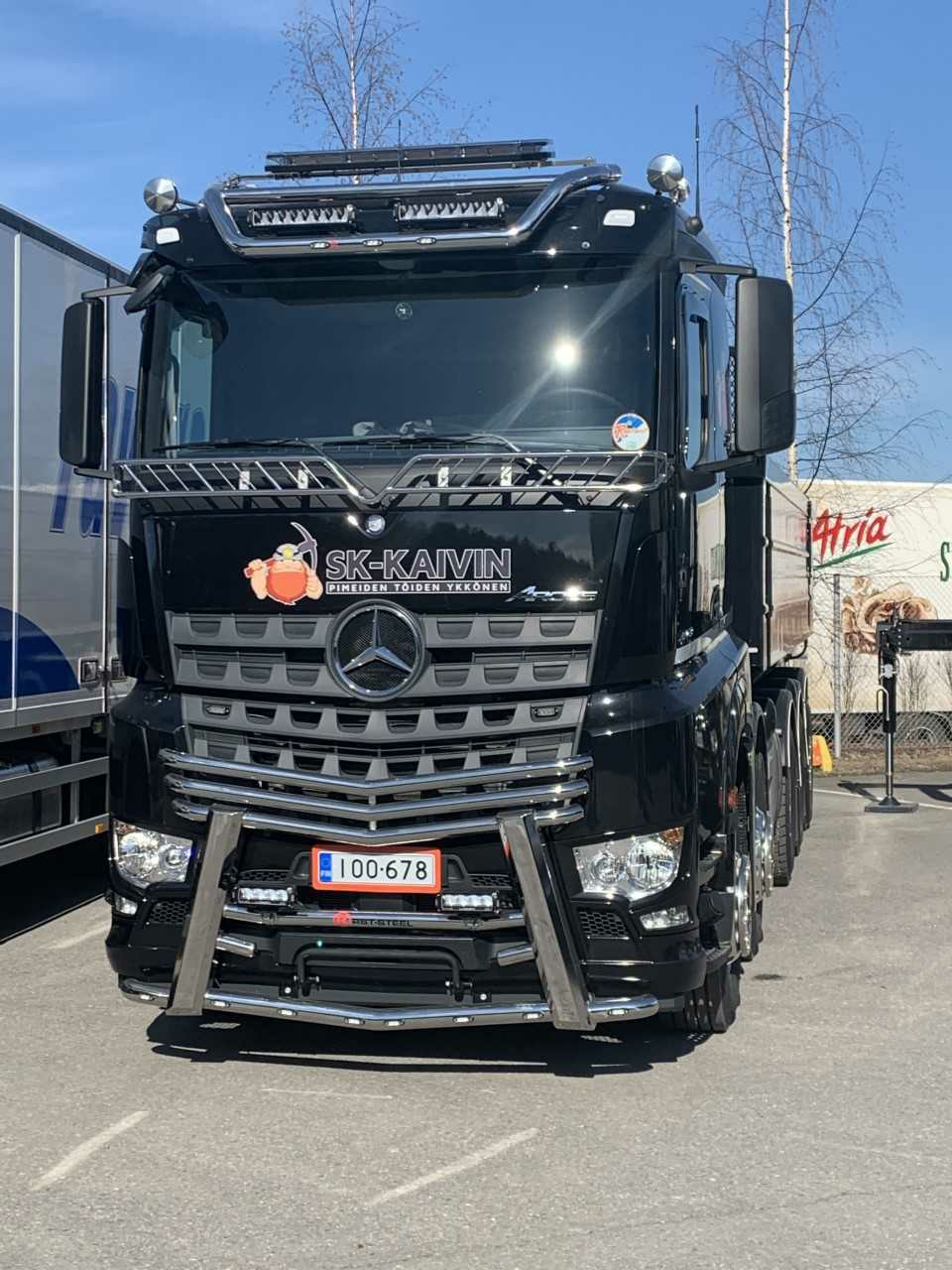 Kuvassa Lisävaloteline katolle MB Actros ClassicSpace 2,3m