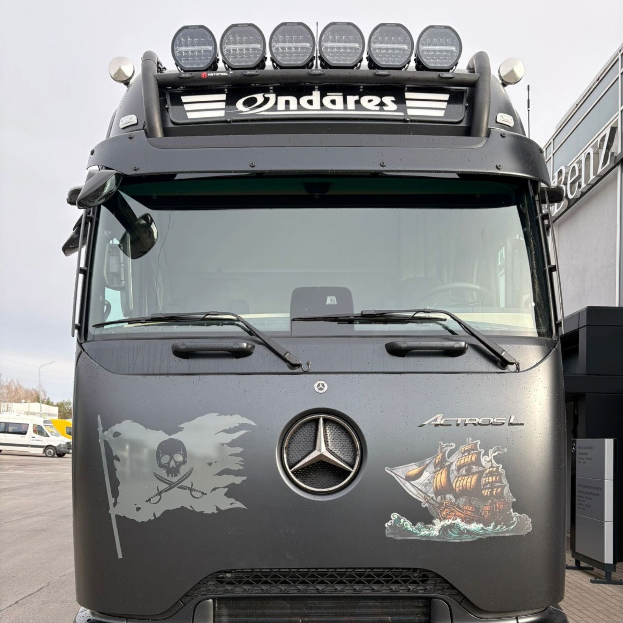 Lisävaloteline katolle V17 MB Actros GigaSpace 2,5m