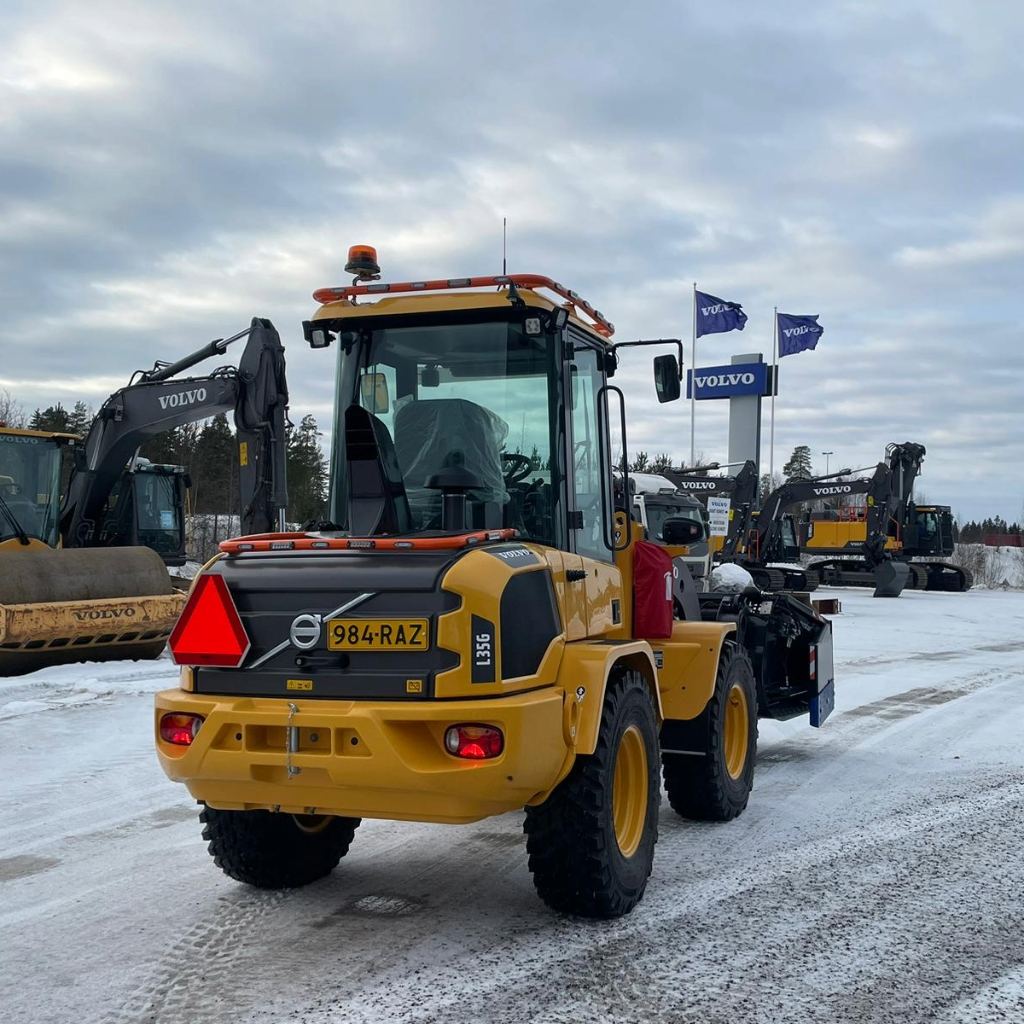 Valoteline taakse konepellin päälle Volvo L30-35G - Image 2