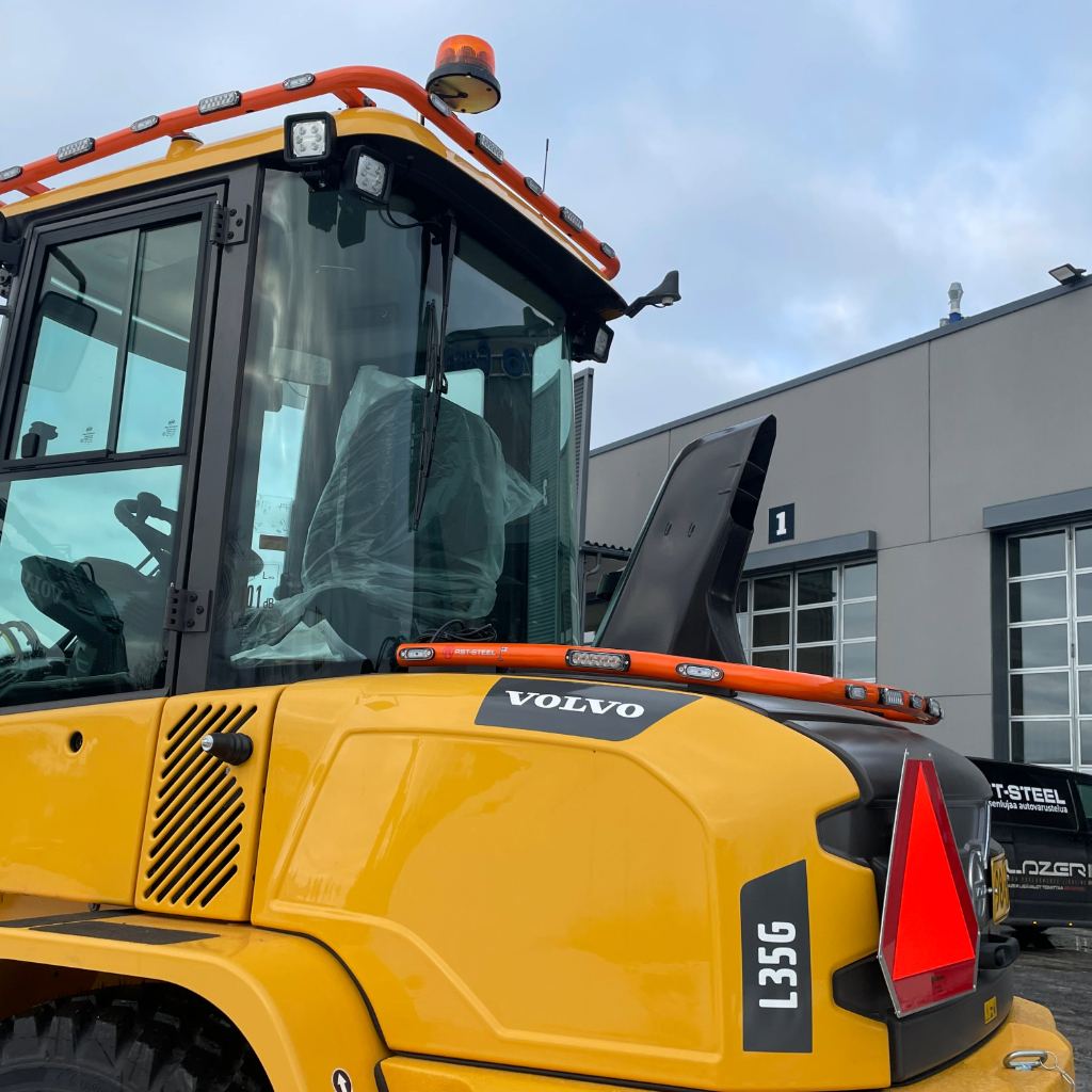 Valoteline taakse konepellin päälle Volvo L30-35G