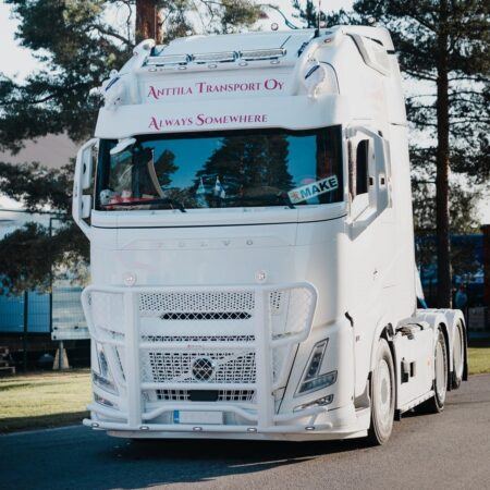 Aurinkolippa Volvo FH4/5 (FWC) - myös äärivalopaikoilla