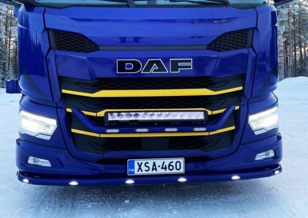 Kuvassa Lisävaloteline maskiin DAF XD 2023-