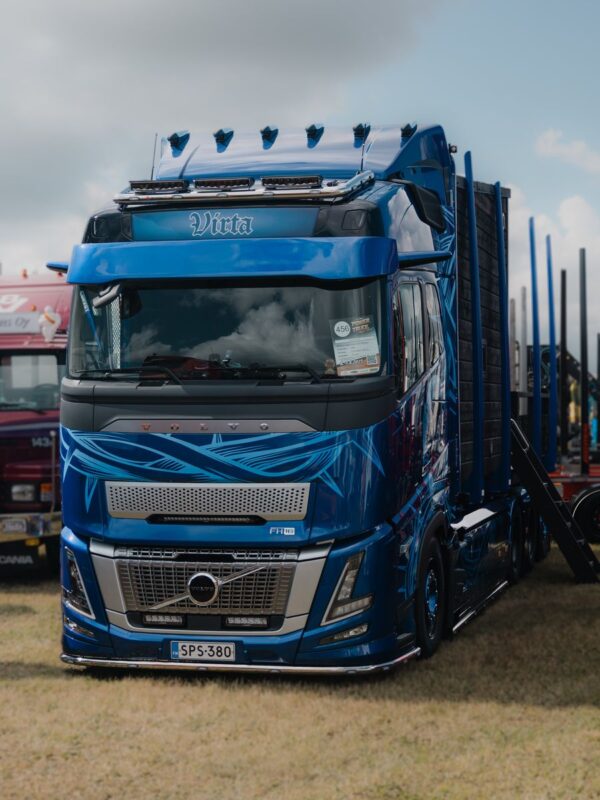 Lisävaloteline Katolle Volvo FH4 (Globetrotter)