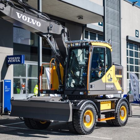 Valoteline katolle Volvo EC/ EW/ ECR/ EWR kaivinkoneisiin