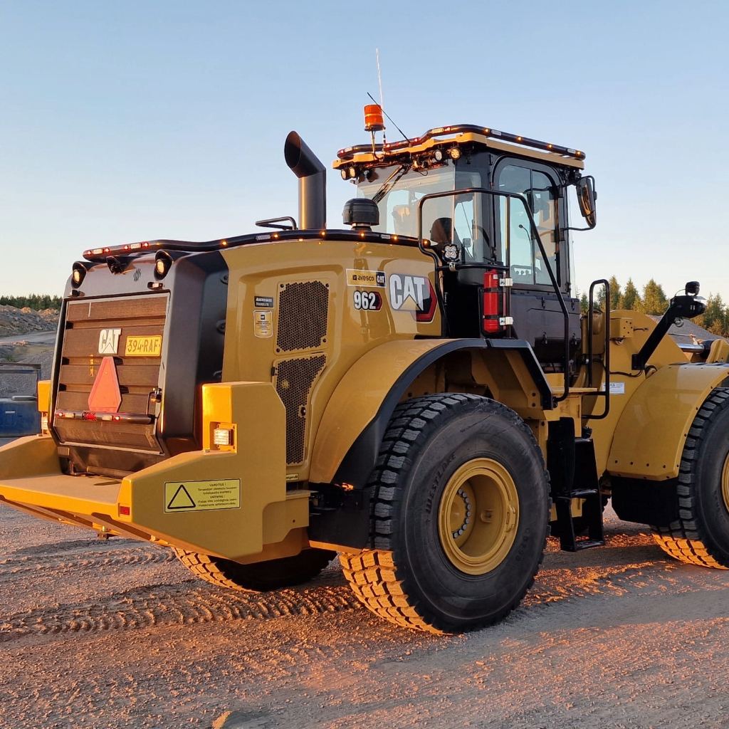 Valoteline taakse / konepellin päälle CAT 962 2023-