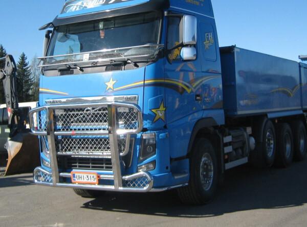 Kuvassa Karjapuskuri Freeway Volvo FH3