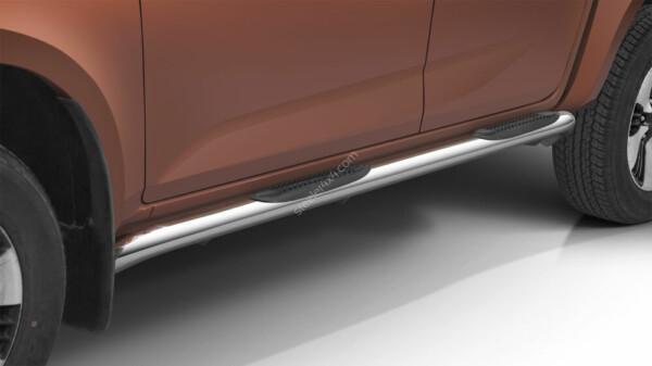 Kuvassa Steeler Kylkiputket Muoviaskelmilla Isuzu D-Max SC 2020-